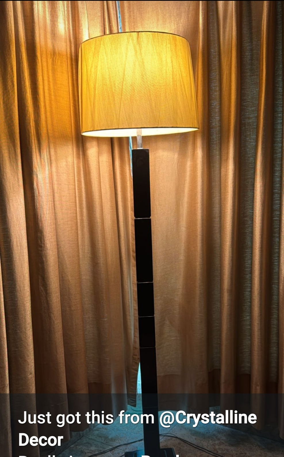 Wooden floor heighted lamp