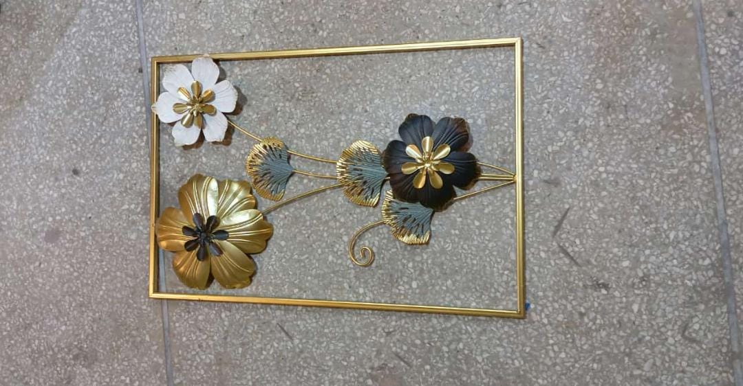 Metal floral decorations