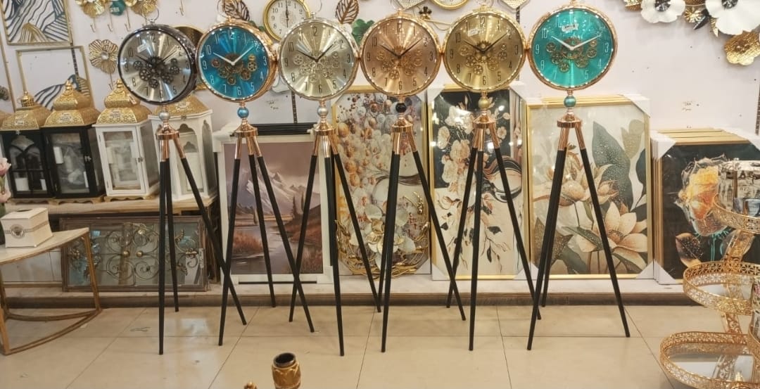 Tripod standing clock vintage style